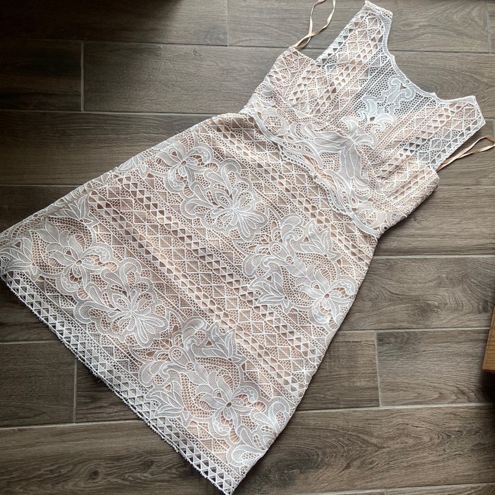 Bcbgmaxazria Crochet/lace nude cream dress, size 12